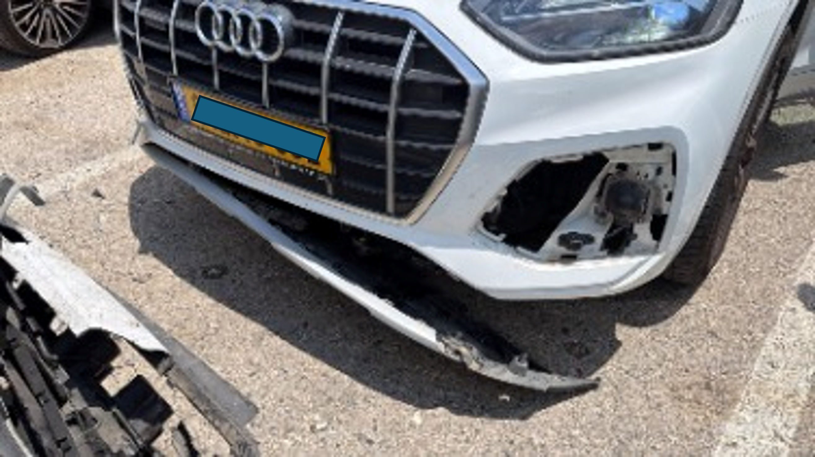 Audi Q5 crash case